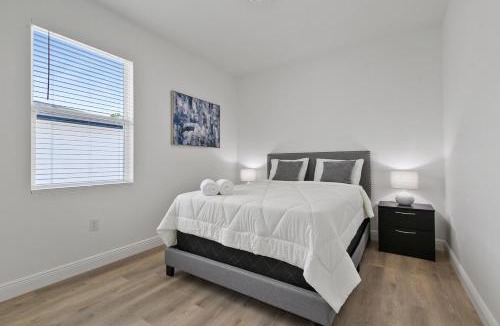 Port Charlotte House | Modern & Spacious 4-2 Home Great for Families