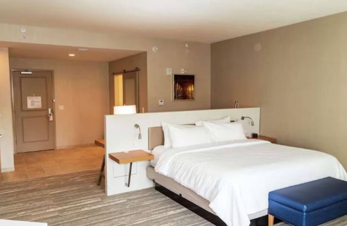 Wesley Chapel Hotel | Modern Stay Near Tampa | Outdoor Pool, Pets are Welcome, Free Breakfast