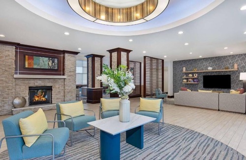 Sandy Springs Hotel | Modern Suite | 1 King Bed | Near Perimeter Center Atlanta