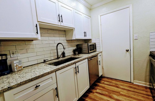 Temple Terrace Condo | Modern Tampa Condo near Busch Gardens, USF, Pool and gym