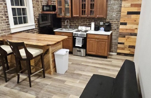 Maryville Apartment | Modern & Upscale 1BR Apartment in GREAT Location!