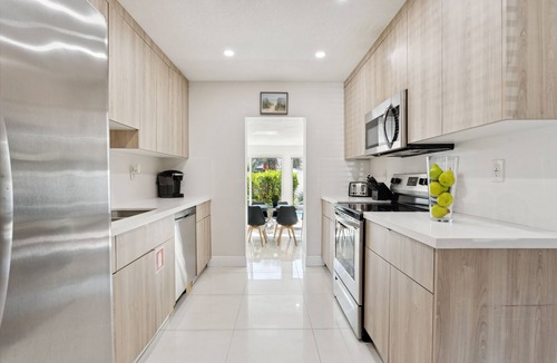 Oakland Park House | Modern Vacation Beach Home,Heated Pool, Tiki Hut & BBQ