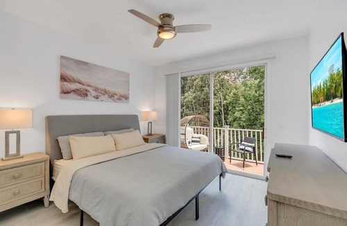 Windwood Bay House | Modern Vacation Home Minutes Away From The Parks