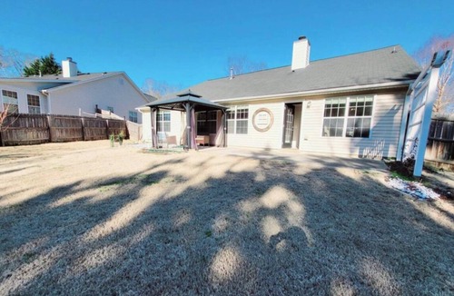 Buford House | Modern Vibes, Peaceful Living - 4BR/2 BA in beautiful Buford