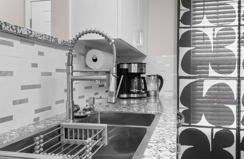 Evans House | Modern Walls