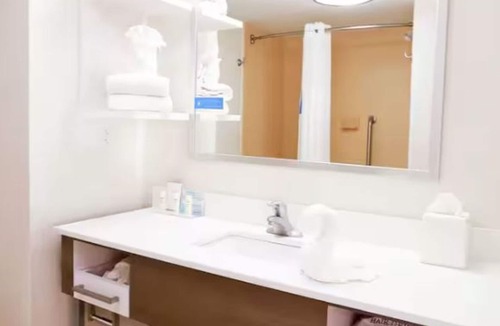 Wesley Chapel Hotel | Modern Well-Located Suite Close to Tampa’s Top Spots – Busch Gardens Nearby