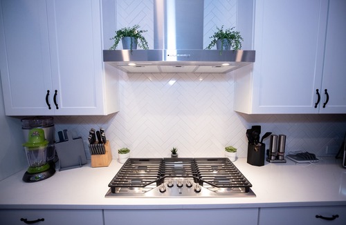 Colonialtown South House | Modern Zen + Downtown Orlando +Hot Tub + Grill + Movie Room + Patio + Aquarium