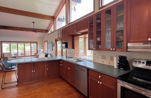 Morehead City House | Modernist Waterfront House near Historic Beaufort. Relax on the North River!