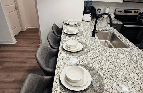 Duluth Apartment | Moderno Kitchen 3BR BSMT PrivateBack Entry