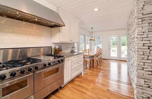 Easley House | Moments Happen Here: 10 acres