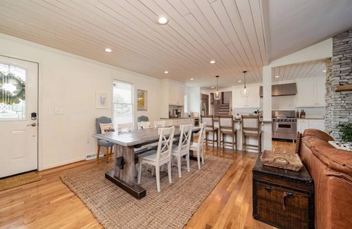 Easley House | Moments Happen Here: 10 acres
