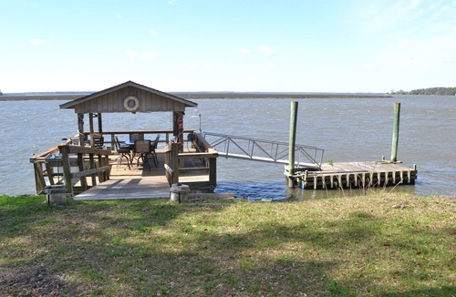 Midway House | Moonshine Cabin at Colonels Island- Riverfront w/Private Deepwater Dock