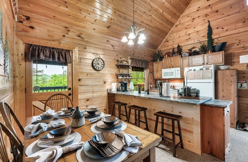 Sevierville Cabin | Mooseberry Ridge✅️2 Mstr Bdrm suites*Fast WIFI*Game Rm*Hot-Tub*Seasonal Pool