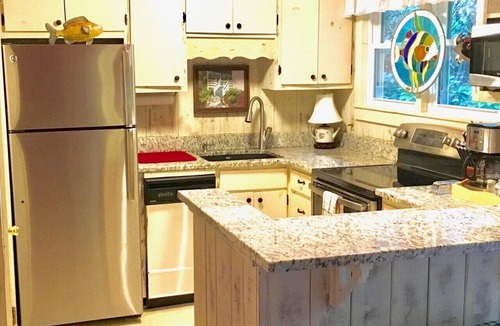 Highlands Cabin | Moss Hill Cottage 2BR/2 bath mountain styled with comfort in mind