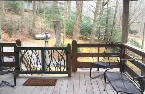 Highlands Cabin | Moss Hill Cottage 2BR/2 bath mountain styled with comfort in mind