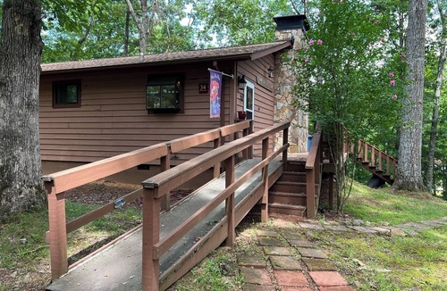Murphy Cabin | Mossy Mountain Getaway in the peaceful Smokey Mountains