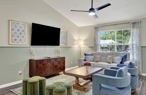 Whitemarsh Island House | Mossy Tides Retreat | Hot Tub+Mini Golf+Game Room