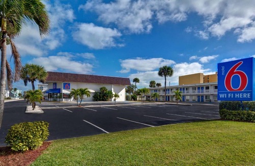 Cocoa Beach Hotel | Motel 6-Cocoa Beach, FL