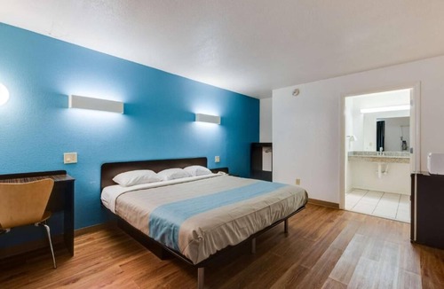 Kingston Hotel | Motel 6 Kingston, TN