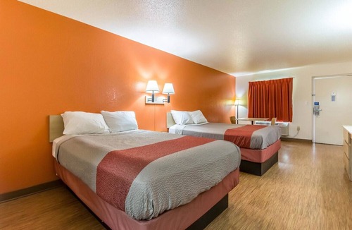 Southwest Raleigh Hotel | Motel 6 Raleigh, NC - Cary