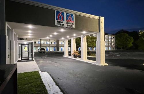 West Columbia Hotel | Motel 6 West Columbia SC Airport