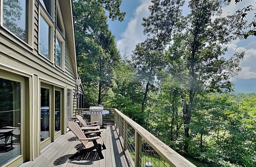 Gatlinburg - Pigeon Forge Cabin | Mountain Charm by Jackson Mountain Rentals