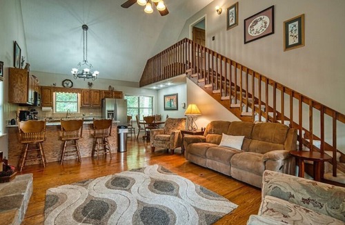 Hiawassee Cabin | Mountain Hollow - Hot Tub