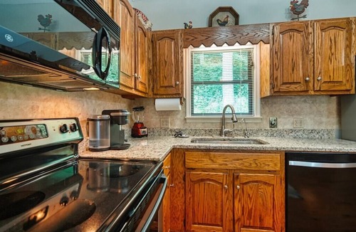 Hiawassee Cabin | Mountain Hollow - Hot Tub