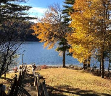 Glenville House | Mountain Lake House in North Carolina