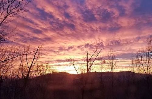 Cleveland Cabin | Mountain Log Cabin W/hot tub - 10 min From Helen, GA - Pet Friendly