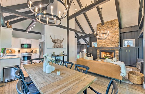 Cashiers House | Mountain Retreat w/2 Fireplaces & 3 King Suites