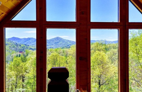 Bryson City Cabin | Mountain‑View Cabin on 3 Acres Hot Tub Near Downtown Bryson City & GSMNP