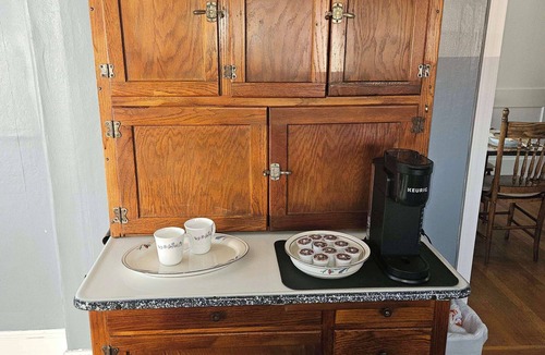 Tusculum Other | Mountain View Farmhouse: Antique Accents & Peaceful Heritage Charm