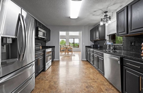 Dandridge House | Mountain View Lake House | Hot Tub, Theater, Pets
