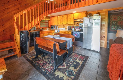 Almond Cottage | Mountain Views Hot Tub Near Bryson City