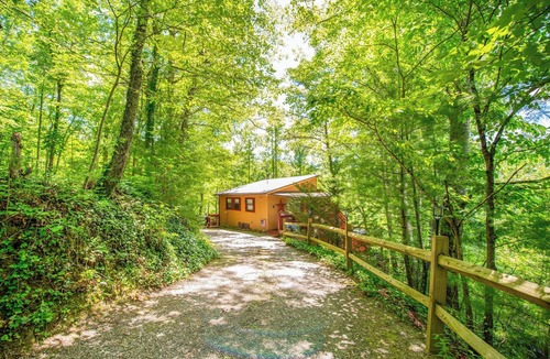 Almond Cottage | Mountain Views Hot Tub Near Bryson City