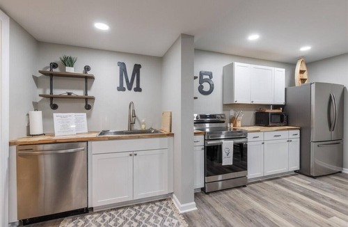 Anderson House | Moyers Landing - Lakefront Lake Hartwell with Doc