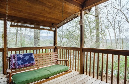 Robbinsville Cabin | Mtn. Cabin 25 min to Smoky Mnt's, Lake Santeetlah & Tail of Dragon Pet Friendly