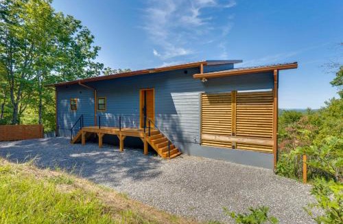 Brasstown House | Mtn-View Decks & Fire Pit: Quiet Brasstown Escape