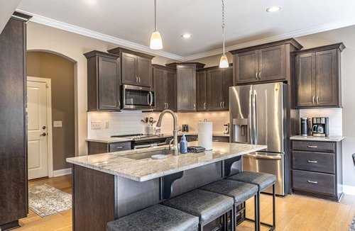 Southern Pines Villa | Mulligan Manor- 0.2 mile walk to Vitos Ristorante and Pizzeria and many others!