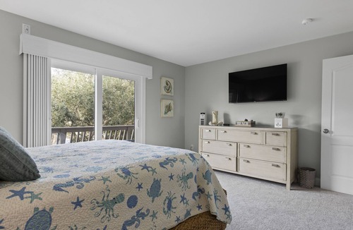 Pine Knoll Shores Condo | Multi-Level Oceanfront Condo gives everyone a chance to spread out!