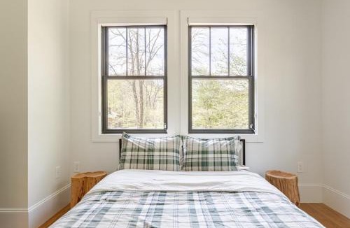 Nantahala Apartment | Nantahala River Luxury Escape-on the river!