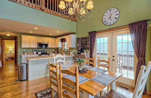 Hayesville Cabin | Nantahala Treehouse by Chatuge Home Concierge | Mountain Views · Deck Fire Pit