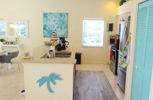 Falcons Glen House | Naples, dream villa on the lake, south facing, private, heated pool, free Wi-Fi