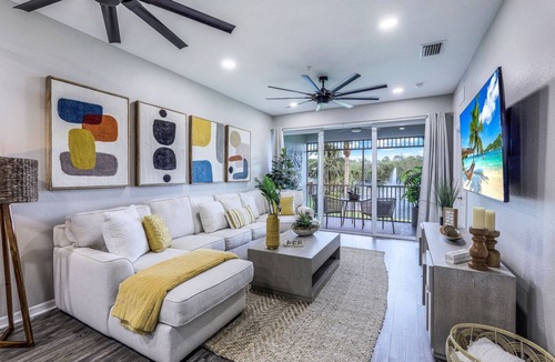 Naples Condo | NAPLES RETREAT REMODELED, 2 KING SUITES, POOL, TENNIS, GYM,10 MIN TO BEACH