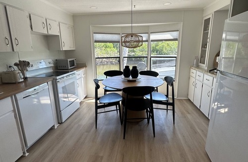 Goodland House | Navy Flamingo