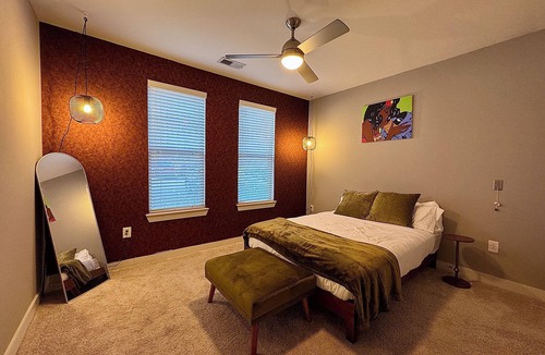 Southwest Raleigh Apartment | NC State Art Museum Rental