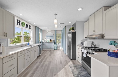 Memphis House | Near AMI Retreat Heated Pool Cinema Marina 4BD