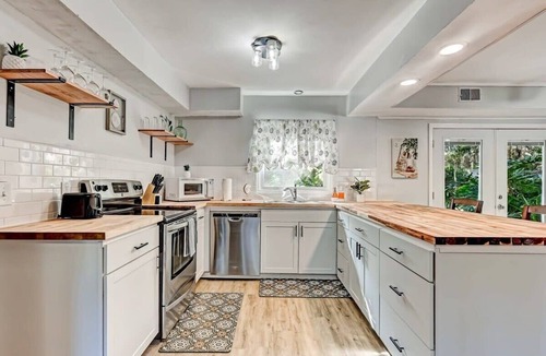 Whitemarsh Island House | Near Downtown w/Pool! Oatland Island Escape