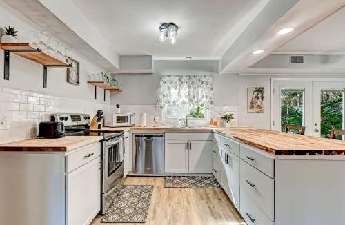 Whitemarsh Island House | Near Downtown w Pool! Oatland Island Escape